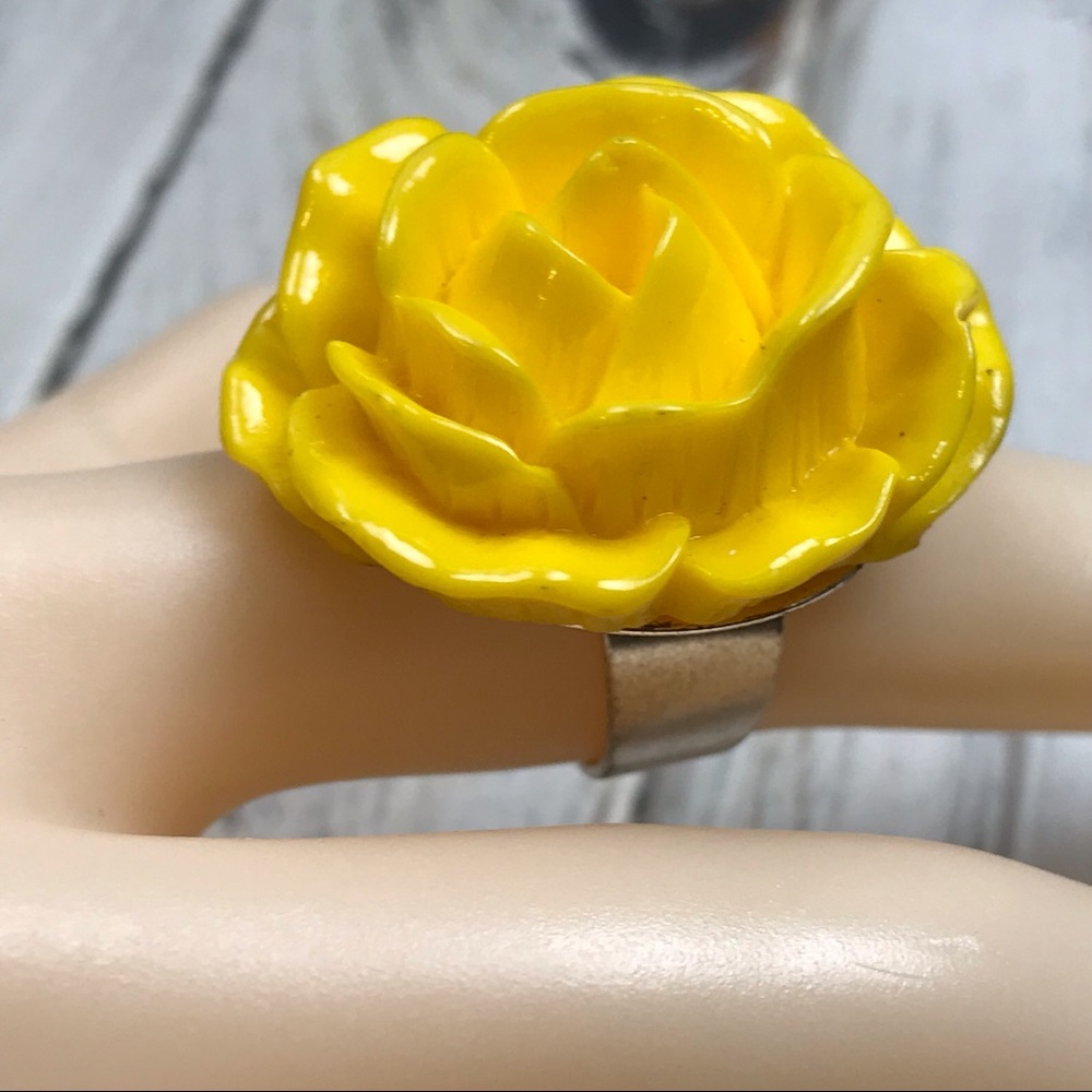 Three dimensional chunky yellow rose ring size 6